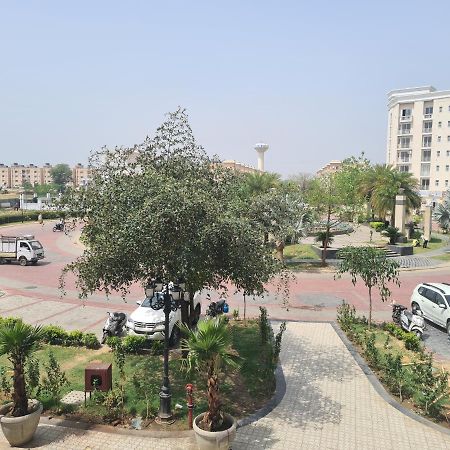 Lord Krishna Palace Hotel Vrindavan Exterior photo