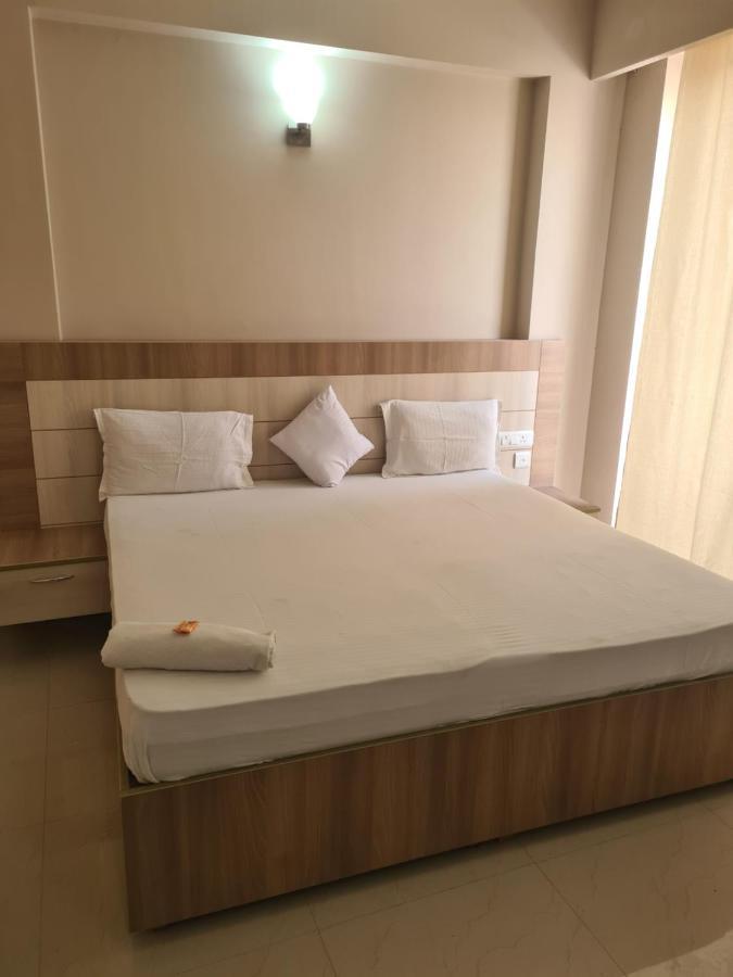 Lord Krishna Palace Hotel Vrindavan Exterior photo